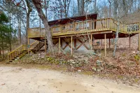 Historic dog-friendly cabin overlooking Lake Lucerne with deck & great views Hotels in Carroll County