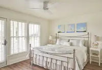 Canal Access and Spacious Living - Stunning Coastal Retreat