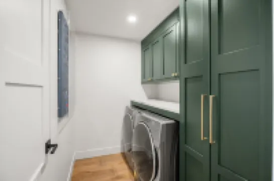 Breathtaking Mountain Views and Cozy Fireplace - Exquisite Modern Retreat