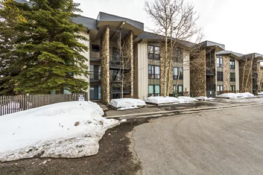 Charming Living Space and Communal Hot Tub - Inviting Mountain Hideaway