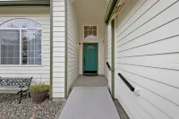 Serene Hillside Retreat- Captivating Views, Enjoyable Deck Hotels in Arlington