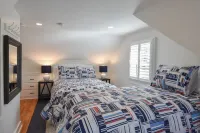 Stunning Beach House with Panoramic Views - Charming Coastal Retreat