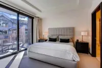 Access to Private Amenities and Art Experience - Stunning Luxury Retreat