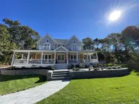 Charming Retreat with Outdoor Shower and Basketball Court - Spacious Oasis 하리치 포트 호텔