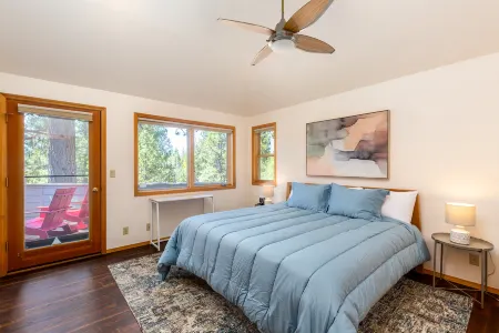 Private Hot Tub and Scenic Forest Views - Charming Tranquil Retreat