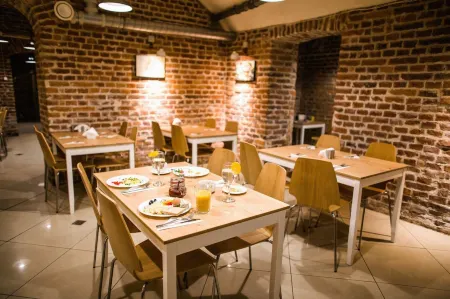 Aparthotel Old Town Отели рядом с достопримечательностью «Галерея польского искусства XIX века»