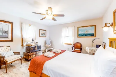 Great Ranch Style Home In Edgartown W/ Gas Grill & Big Front Yard