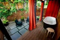 Private Soaking Tub and River Views - Serene Scandinavian Escape Hotel di North Bonneville