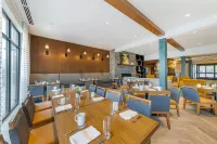 Cambria Hotel Lake Placid - Lakeside Resort - breakfast
