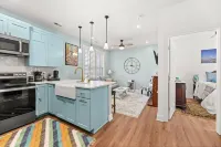 Teacup Cottage in the Heart of Historic Summerville