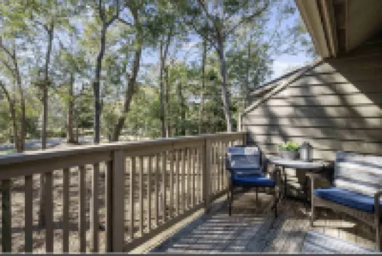 Stunning Lake View and Large Balcony - Elegant Villa Retreat