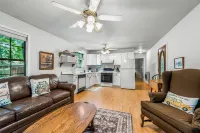 Charming Cottage with Fire Pit and Scenic Views - Tranquil Farm Escape