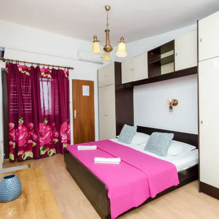Apartment and Rooms Ivan