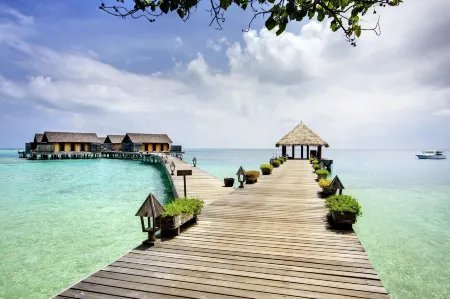 Gangehi Island Resort & Spa Отели в г. Kudafolhudhoo