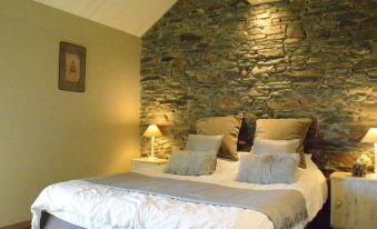 Cottage with Foosball & Garden