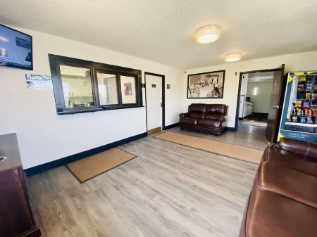 Super 8 by Wyndham Grand Rapids/Wyoming Отели рядом с достопримечательностью «Парк Лемери»