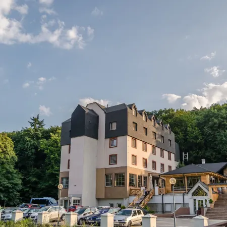 Hotel West