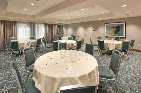 Hampton Inn & Suites Sacramento at Csus Отели рядом с достопримечательностью «Riverside Hall School of Engineering and Computer Science»