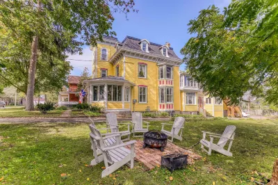 Pangea House Hotels in der Nähe von Thousand Islands Playhouse
