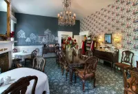 1851 Historic Maple Hill Manor B&B Hotels in Springfield