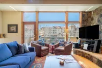 Le Chamonix I by AvantStay Condo w Views in Great Location