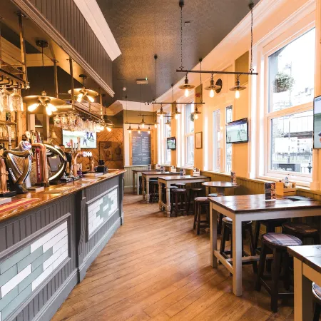 Black Lion Hotel Отели рядом с достопримечательностью «BBC Salford Quays»