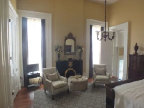 The Pepin Mansion B&B on Mansion Row - 10 Min to Start of the Bourbon Trail Hotels in Floyd County
