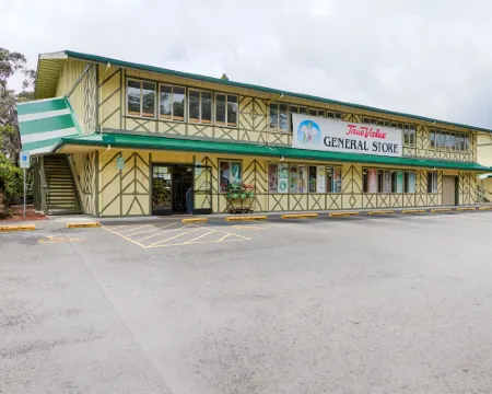 ラーヴァ ロッジ アット ハレ キラウエア ボルケーノのホテル