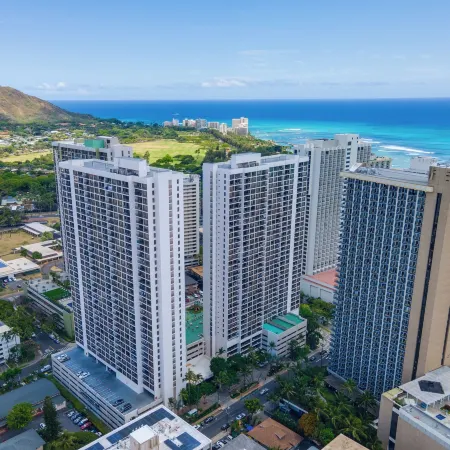 Remodeled 1Br Near Waikiki Beach with Free Parking!