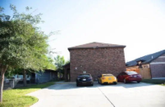 離醫療中心衹有幾分鐘的3卧室2衛浴聯排別墅