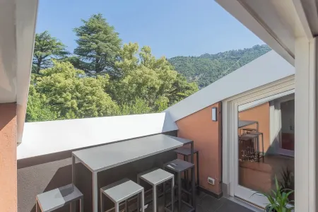 La Mansarda by Rent All Como Отели рядом со станцией Como Nord Lago