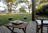 By the Beach B&B Self Contained Apartments