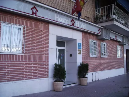 Hostal El Val Отели рядом с достопримечательностью «Museo de Esculturas al Aire Libre FINAL»
