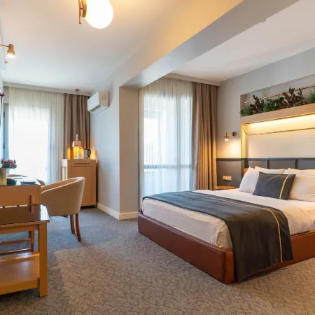 Viva la Vita Hotel Отели рядом с достопримечательностью «Автовокзал Измира»