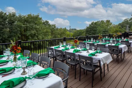 Irish Cottage Inn & Suites