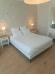 Chambre d'hôtes le Domaine des Hirondelles Hotels in Champcenest