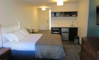 Waikiki Central Hotel - No Resort Fees