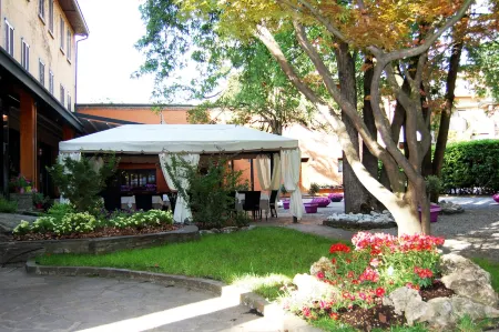 Albergo Ristorante Sant'Eustorgio Отели в г. Arcore