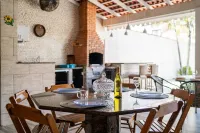 Linda Casa No condomínio Morada da Praia Hôtels à : Bertioga
