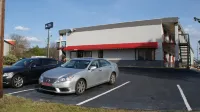 Americas Best Value Inn Fort Jackson - parkir
