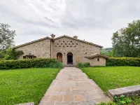 Beautiful Villa in Belforte All Isauro with Swimming Pool