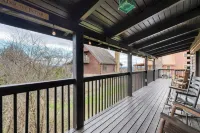 Mountains Are Calling by AvantStay Sleeps 8 Hot Tub Game Loft Located in Douglas Lake Resort