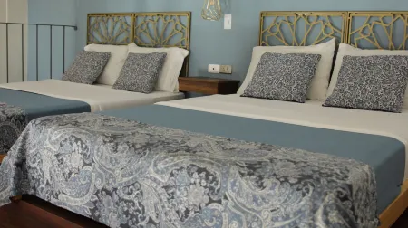 Soy Local Centro Histórico Отели рядом с достопримечательностью «Torre del Reloj»