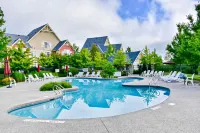 Rivergrass Hotels in Grey County