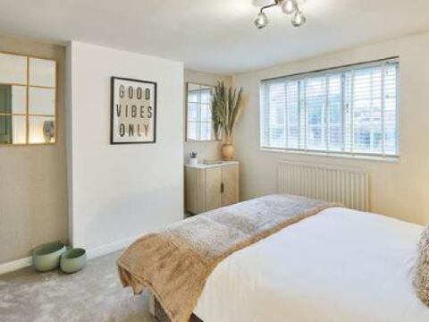 Host Stay Bentley Wynd