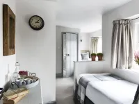 The Masons Arms Hotels in Fairford