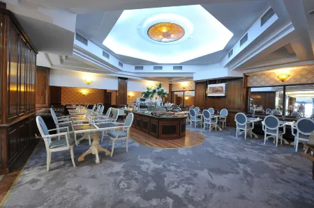 Crystal Palace Hotel Отели в г. Pipera