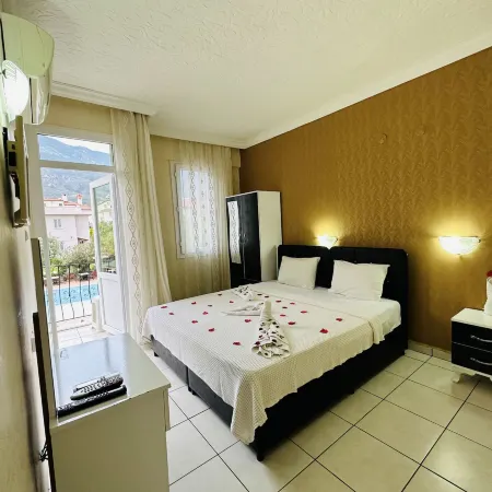 The Green Valley Hotel