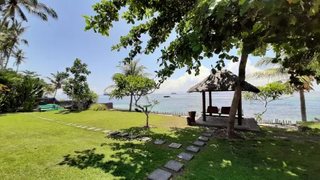 Sea Breeze Candidasa Отели рядом с достопримечательностью «Yeh Malet Beach»