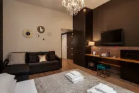 Flat 285